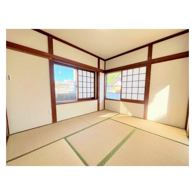 「1階和室」２面採光で日当たり良好です。
