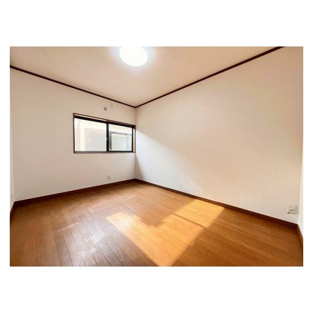 「2階中央洋室」