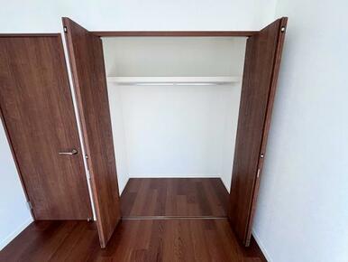 「２階東側洋室」クローゼット付きです