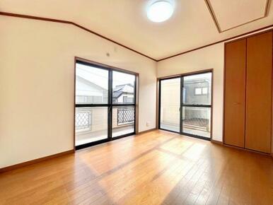 「2階東側洋室」