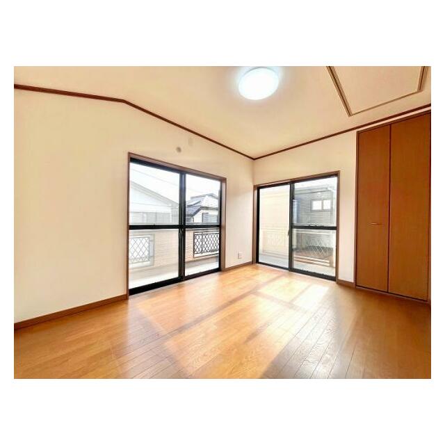 「2階東側洋室」