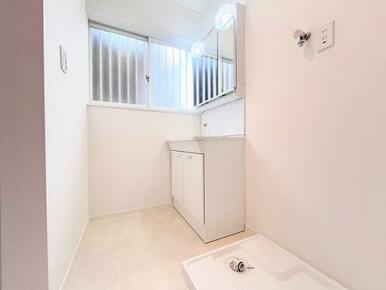 「洗面所」洗面台は新品交換済みです