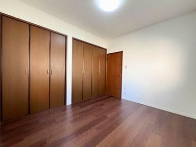 「2階北側洋室」約5.2帖の洋室です