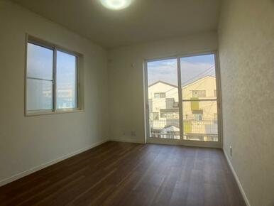 1階洋室約6.5帖　（西側）