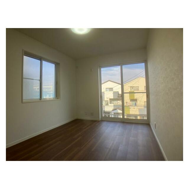 1階洋室約6.5帖　（西側）