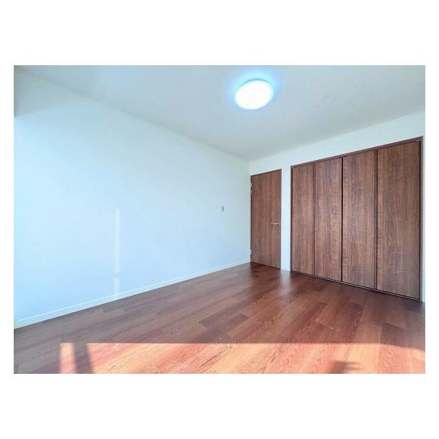 「２階東側洋室」約6帖の洋室です