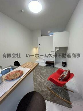 ゆったり過ごせる居間です