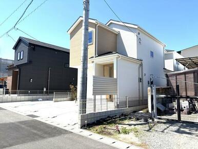 ２号棟　前面道路含む