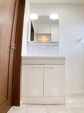 「洗面台」新品交換済みです