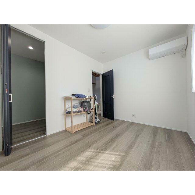 2階ウォークインクロゼット付きのお部屋です。