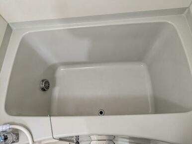 明るい浴室でリラックス