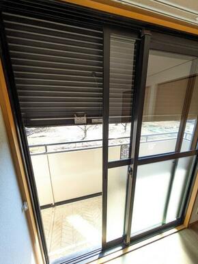 2つの洋室とDKにはシャッター雨戸付き