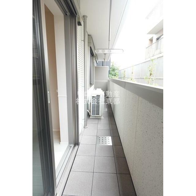 バルコニーがあるので洗濯物を太陽の下で干すことができます♪