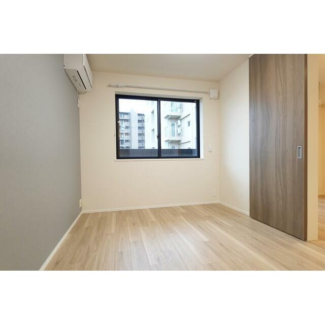 流行のアクセントクロスでおしゃれなお部屋◎