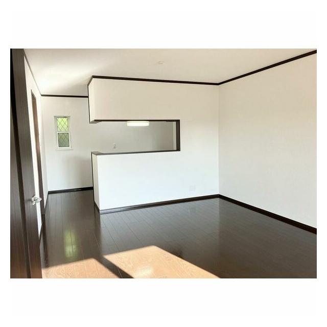 16帖の広々リビング。床暖房付きで冬はあったかです。