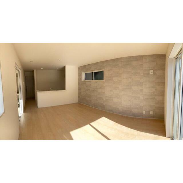 単調になりがちなお部屋の印象も面違いのクロスが格好のアクセントに（2号棟）