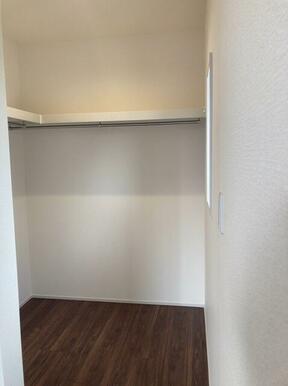 「今日は何着ていこう？」そんな楽しみを味わえる暮らし（1号棟）
