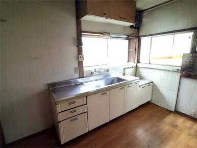 ＪＲ小倉駅まで車で８分！