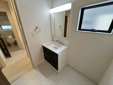 一日の始まりは洗面所から。さぁ顔を洗って気合を入れよう（4号棟）