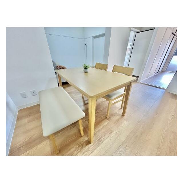 「LDK」ダイニングテーブル