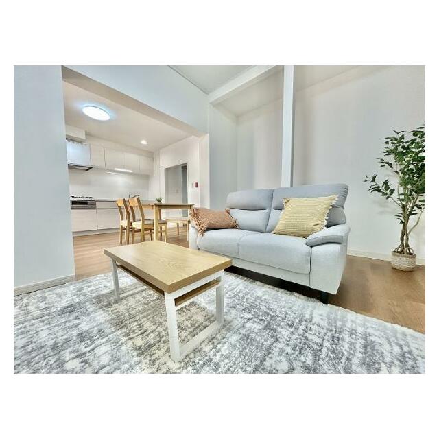 「LDK」約12帖の広々したお部屋です　※家具付きでのお引渡しとなります