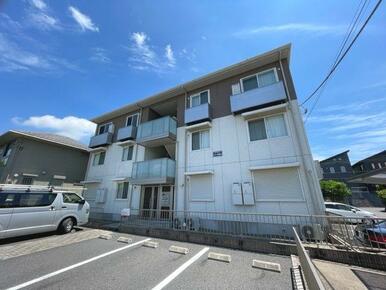 積水ハウス施工の3階建て軽量鉄骨造の賃貸住宅『シャーメゾン』