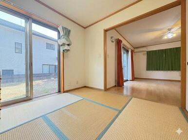 和室スペースです。畳のお部屋は寛げる空間ですね。