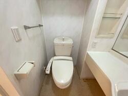温水洗浄便座付きトイレです。