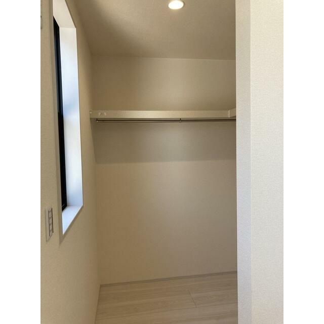 普段着もお気に入りの1着もここに収納！（1号棟）