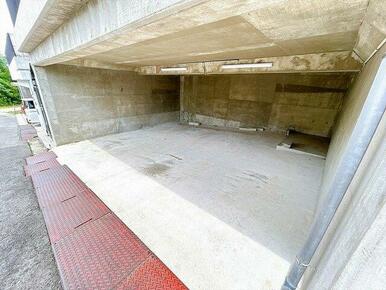堀車庫並列２台で大事なお車を守ることができます