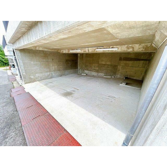 堀車庫並列２台で大事なお車を守ることができます