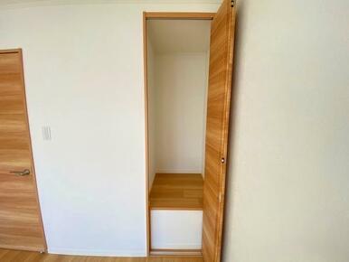 洋室2クローゼット