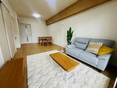 リビングとダイニングで空間を分けることができます