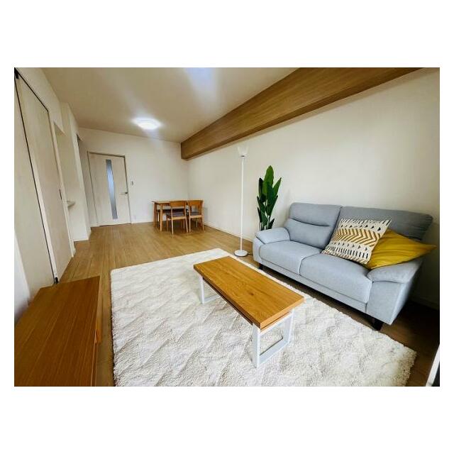 リビングとダイニングで空間を分けることができます