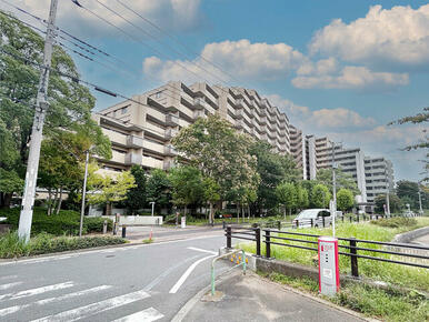 閑静な住宅街に建つ５８３戸のビックコミュニティ！