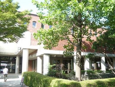 越谷市立図書館