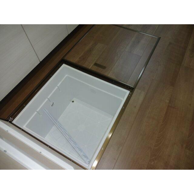 キッチン床下収納豊富です