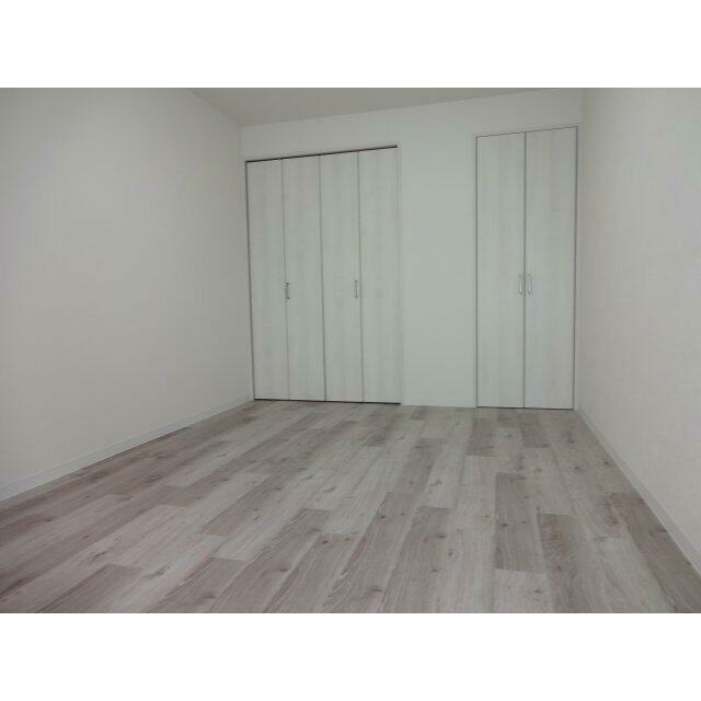明るい洋室です