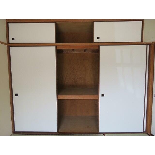 押入