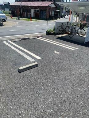 愛車はこちらの居住者専用駐車場に