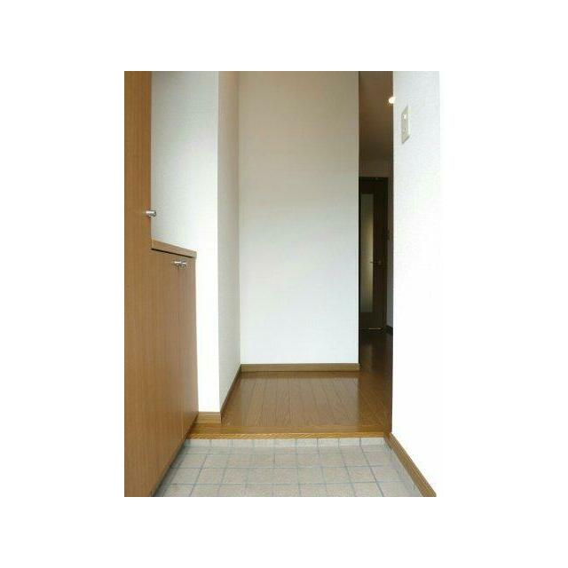 収納もある玄関です