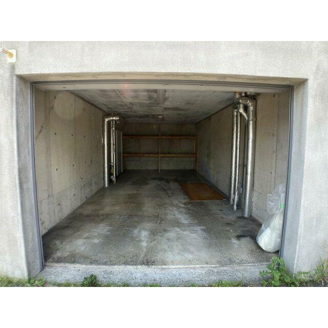 左側車庫サイズ（高さ1950ｍｍ 、幅2670ｍｍ、奥行7000ｍｍ）