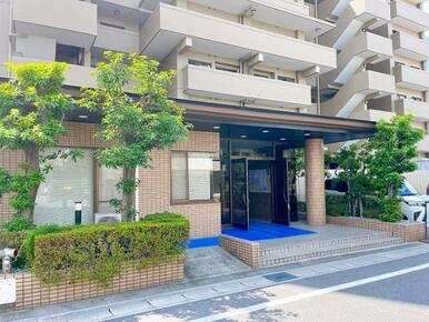 「マンション玄関」