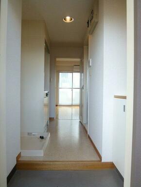 ※室内写真は703号室です