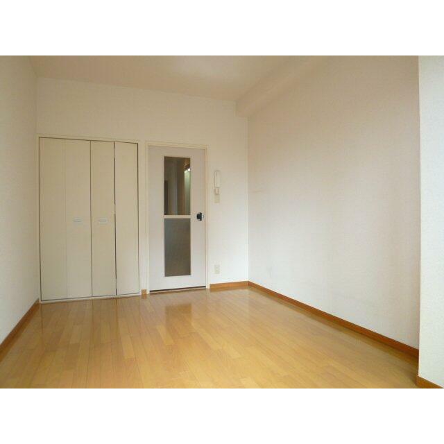 ※室内写真は703号室です