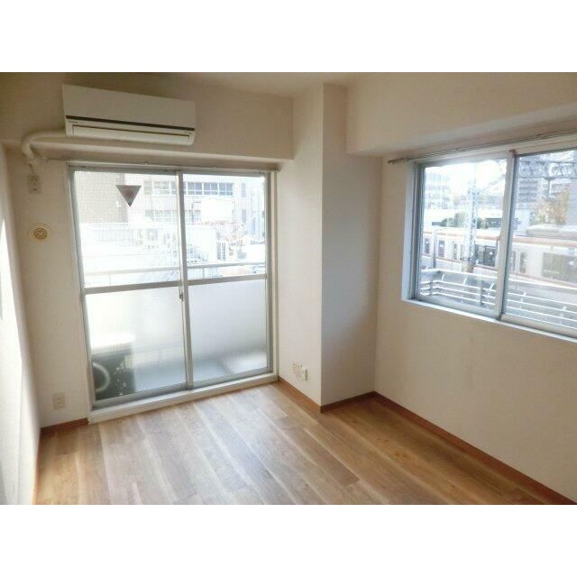 角から見た洋室です。