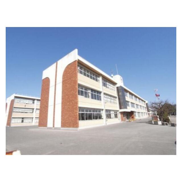 戸祭小学校　922ｍ/徒歩12分、車3分