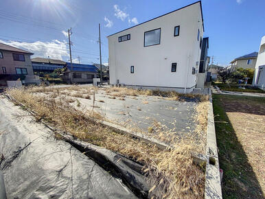 周辺は閑静な住宅地。車の通りも少なく穏やかな暮らしが望めます（１号地北棟側より撮影）