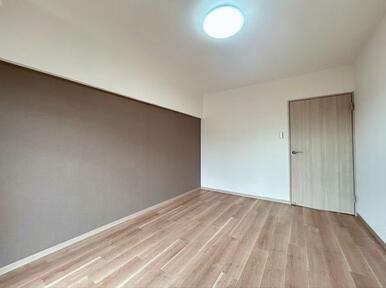 「西側洋室」別角度からのお写真です。