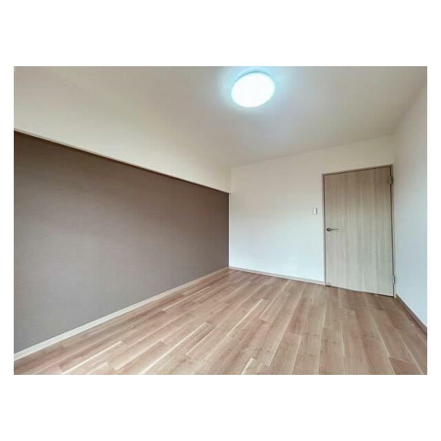 「西側洋室」別角度からのお写真です。